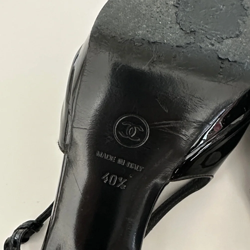 CHANEL VINTAGE Black and white  Slingback Patent Pumps - Picture 7 of 7